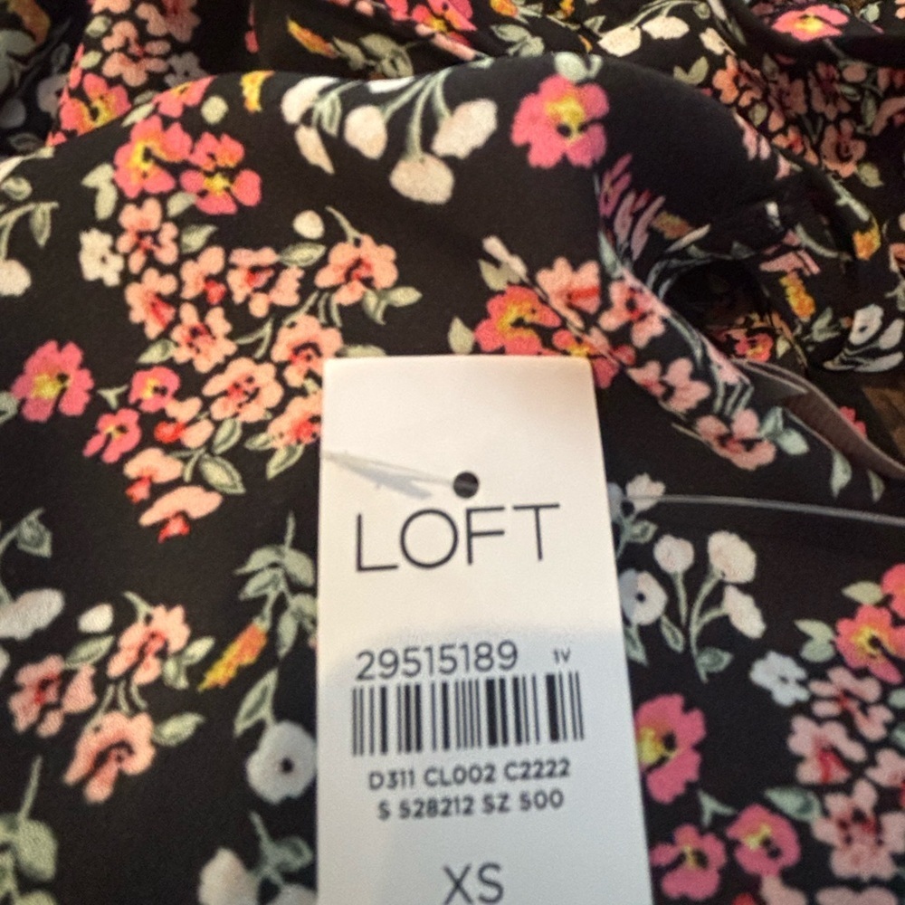 LOFT NWT Floral Black Top with Flutter sleeves . - Picture 11 of 11